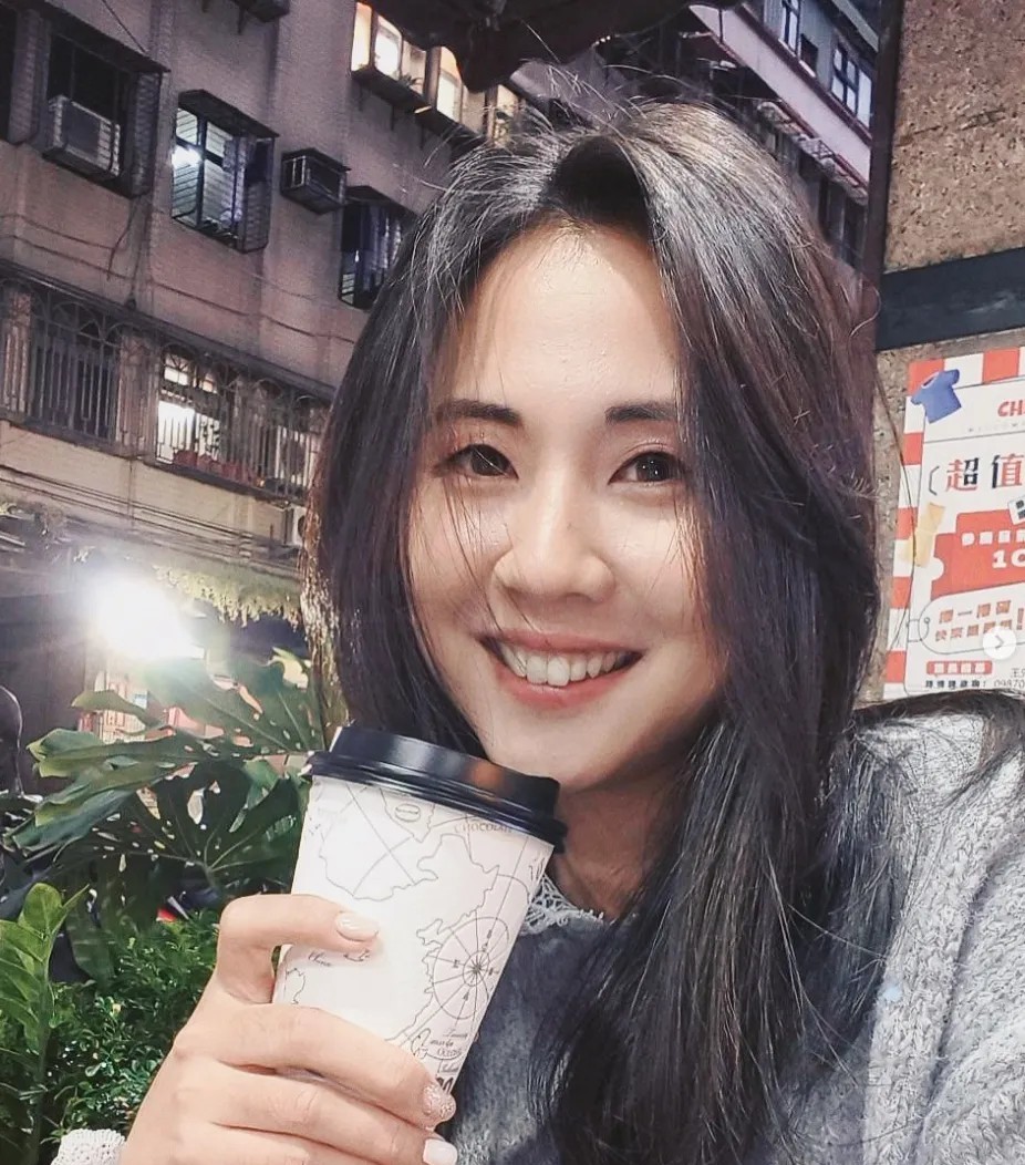 馆长上海之旅随行的美女记者是谁呢？她叫何橞瑢，不是何慧蓉，写错人家名字不