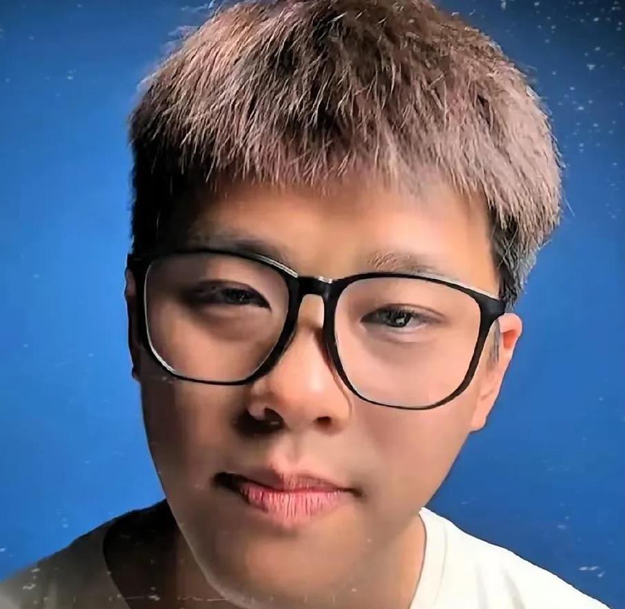 大家好，今天凌晨葛斯齐直播回应了关于S妈索要750万的争议。事情是这样的：汪小菲