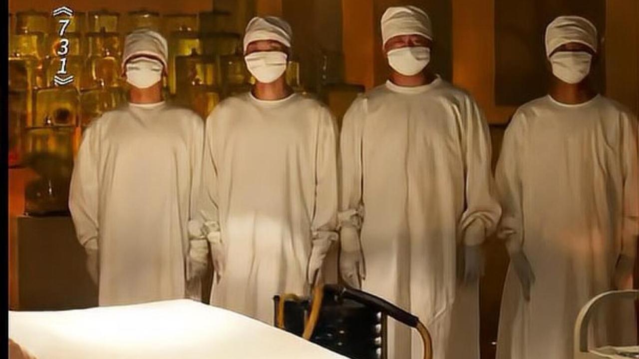 家人们，最近电影《731》导演干的事儿，真是让人看懵了！为了拍个剖腹取婴的镜头，