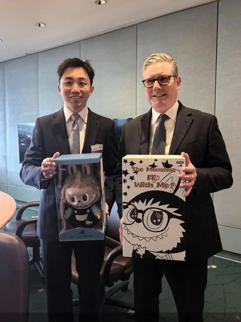 谁能告诉我，为什么泡泡玛特这么火爆！不就是一个潮玩卡通玩偶吗，不只是年轻人喜欢，