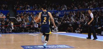 徐杰三分球打破桎梏，就值得胡明轩学习，利用掩护最有效广东队即便上半场51: