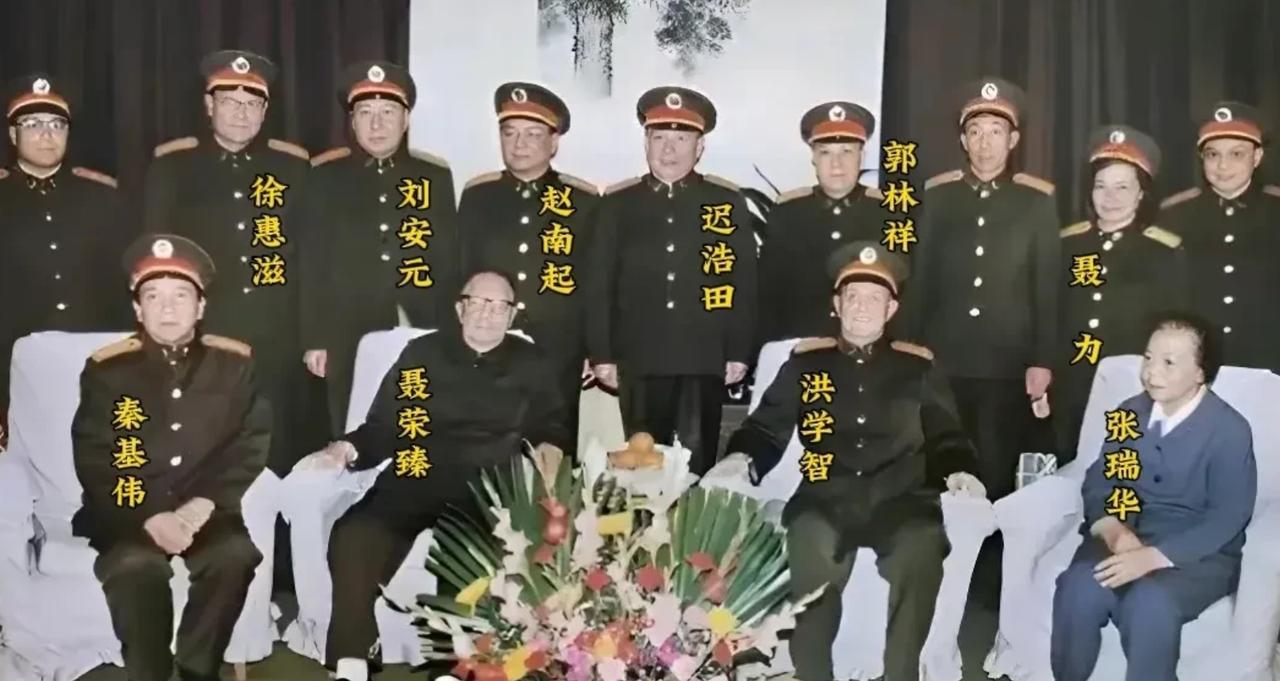 1989年12月29日，共和国最后一位在世的元帅聂荣臻迎来90岁大寿。江泽民、李