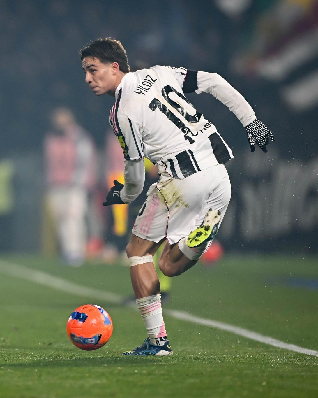 【伊尔迪兹：我喜欢斯帕莱蒂鞭策我】尤文图斯2-0比萨的比赛中，斯帕莱蒂曾在伊