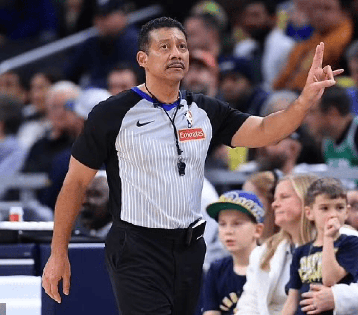 Haynes: 裁判比尔-肯尼迪比赛中大腿后侧拉伤, 将无限期休战