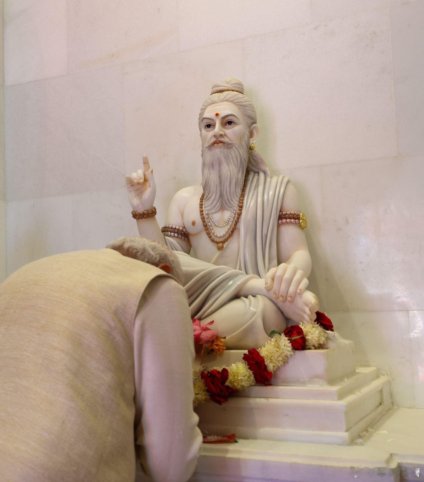 讲个笑话，印度是一头沉睡的蛆，一旦它醒来，将会恶心整个世界