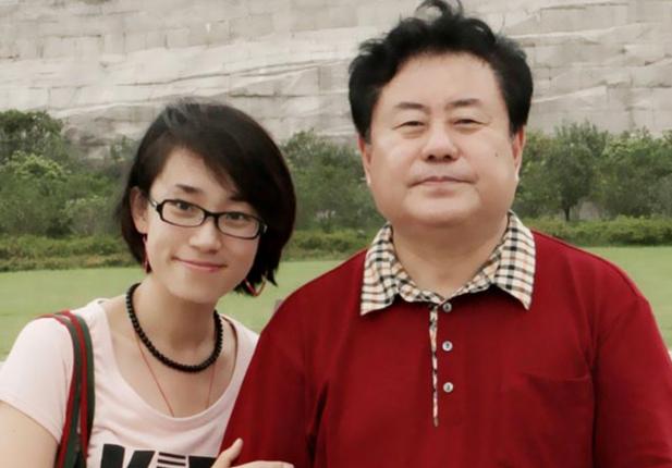 1981年，著名作曲家徐沛东向女友崔静求婚成功，然而到了领结婚证的那一天，徐沛东