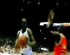 也许再过两年，NBA防守真能站着把球留下了！想当年，迈克尔·乔丹98公斤，腰