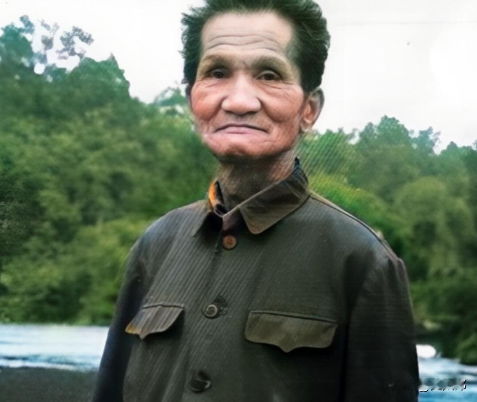 1947年，沈醉视察白公馆时，看见犯人韩子栋正疯疯癫癫地跑着步，马上觉得不对劲，