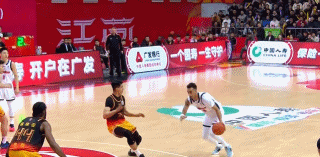 发生了什么？CBA广东惨遭江苏逆转，徐杰11分+2板+6助，看着难受，到底发生了