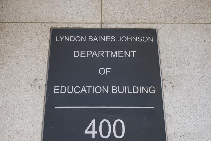 教育部要求取消学生早读，小学生8点20进校即可，简直是全民欢呼。学生们再也不用摸