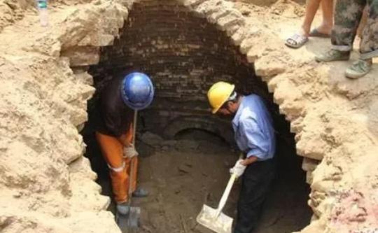 1414年，朱元璋的第24子郢王朱栋去世，年仅27岁，一个月后，郢王妃郭氏也自杀
