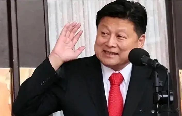 傅崐萁是真正的老狐狸！傅崐萁的倒戈，让郑丽文独木难支！难怪傅崐萁通过军购通过