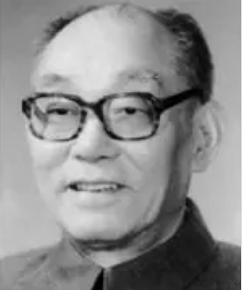 1949年上海刚解放，社会秩序还较为混乱，陈赓大将向时任上海市市长陈毅元帅推荐了