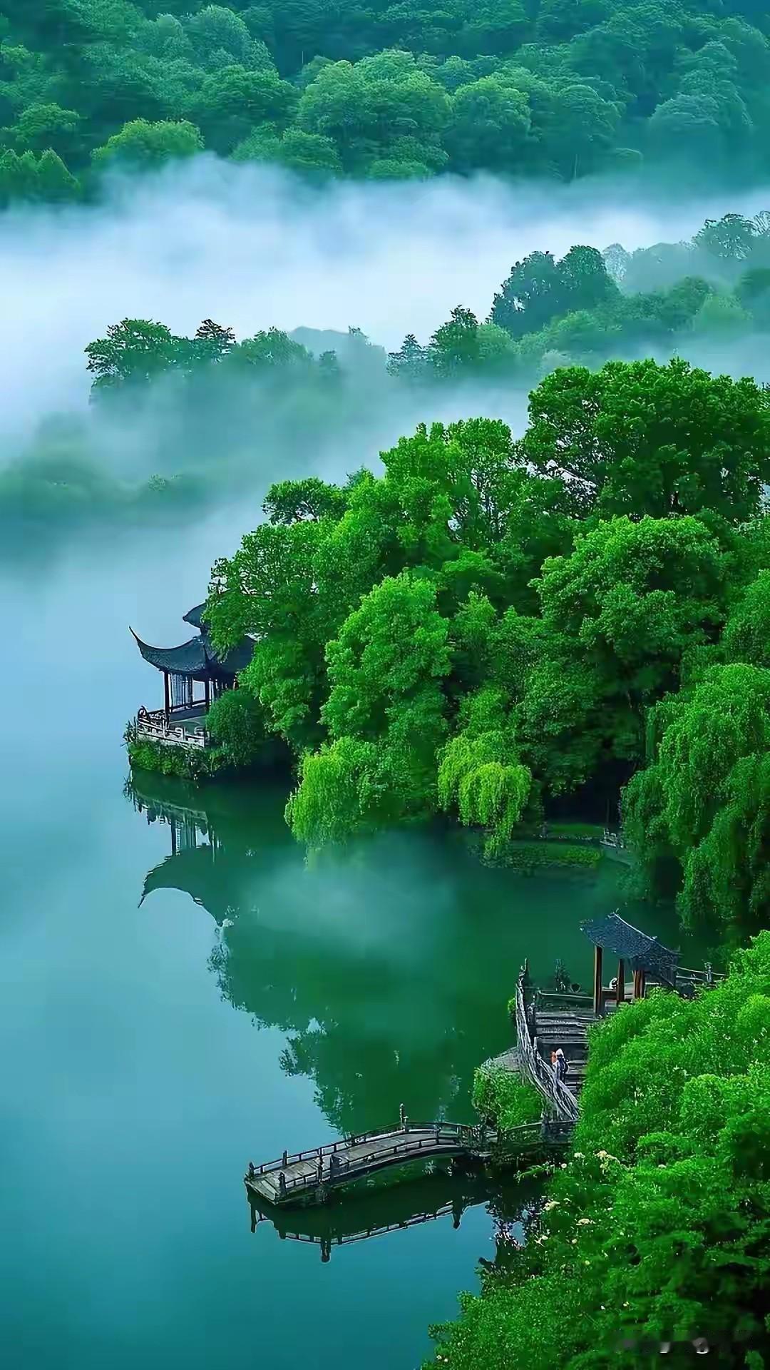 上联:世味淡时听水远下联:客心倦处看云深横批:宁静致远