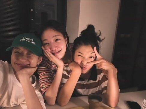 韩孝周和安藤樱、金高银合照看到我喜欢的人也彼此喜欢我就放心了😌