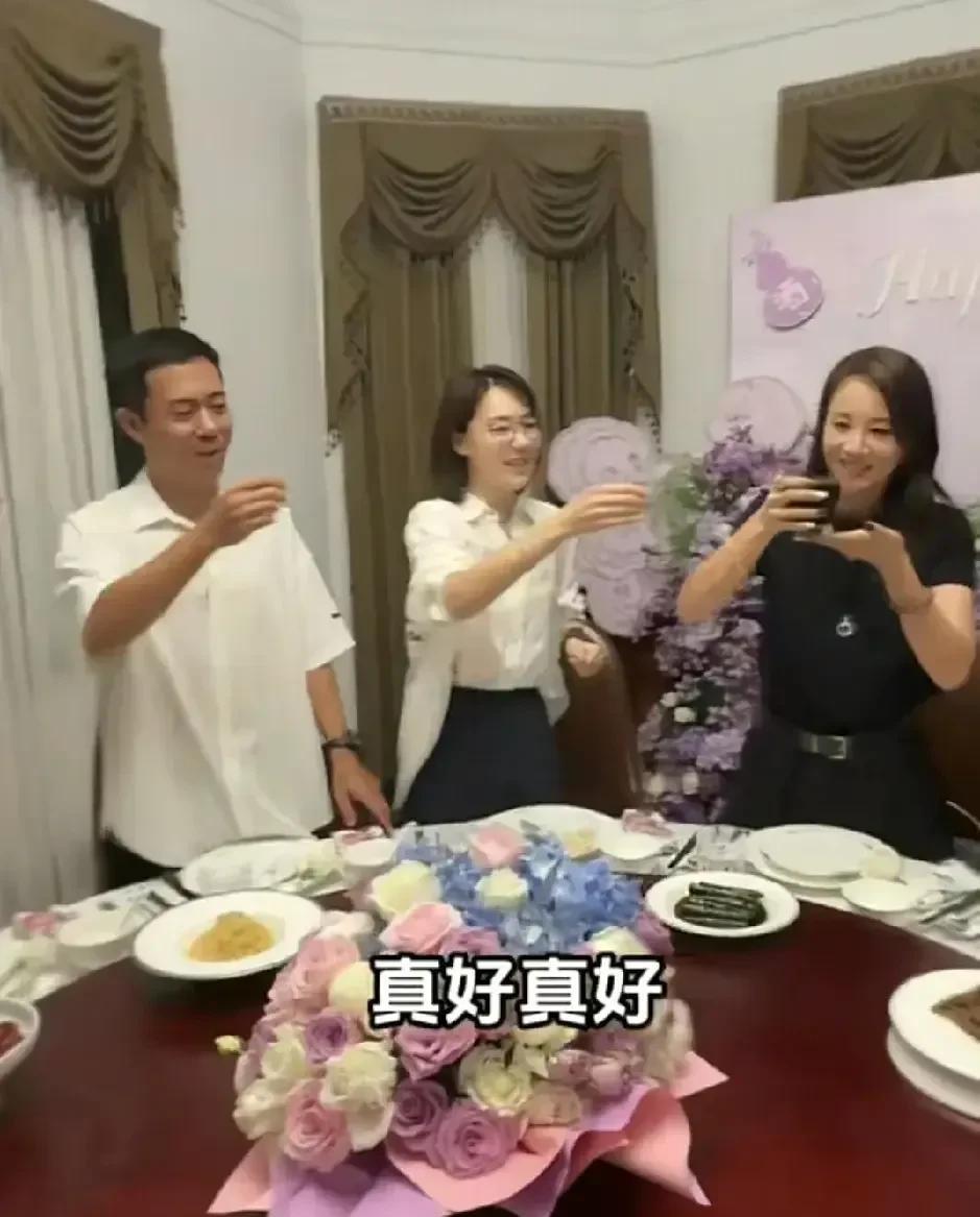 上海演员陈龙章龄之夫妻面子真够大的，一向圈内口碑极好的他们，在章龄之的四十岁生日