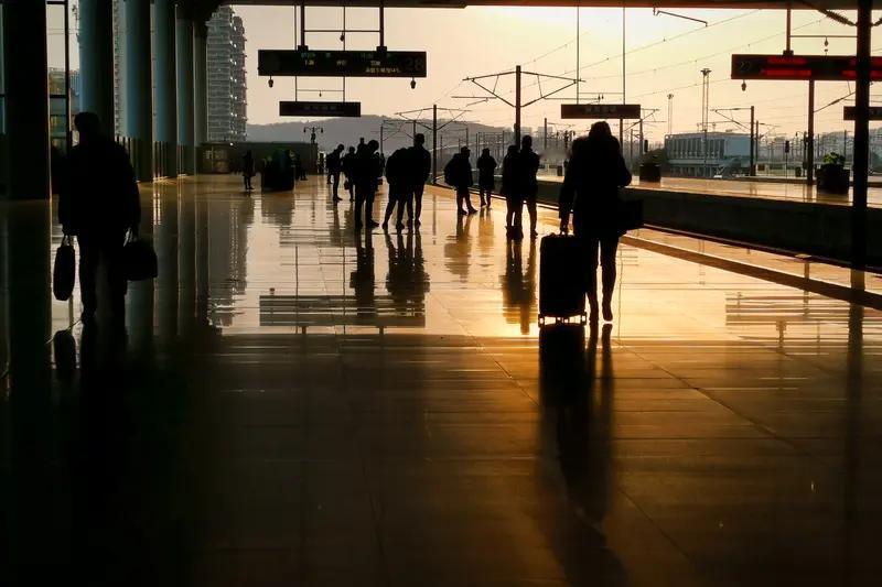 广东一高速春运竟能合规逆行？真相曝光，全国车主狂赞：早该推广！高速逆行，一