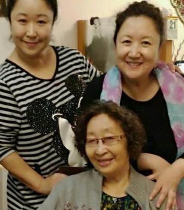 93岁彭玉的家庭成员 第一任丈夫，赵文欣。两人于1954年结婚，婚后第34年