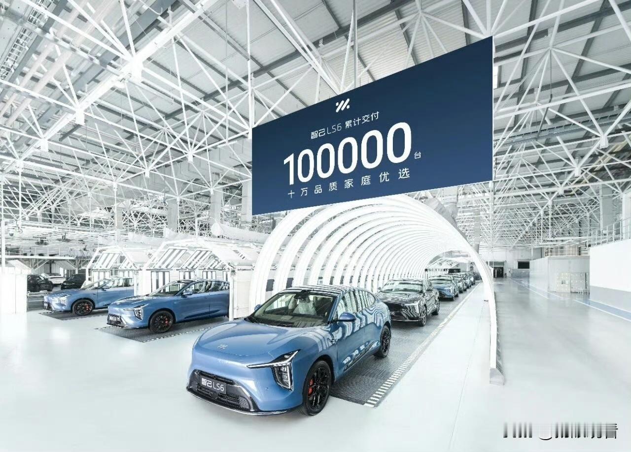 选择智己？别问，问就是被它的“神仙操作”狠狠拿捏！谁能拒绝一辆既能带你“贴边隐身