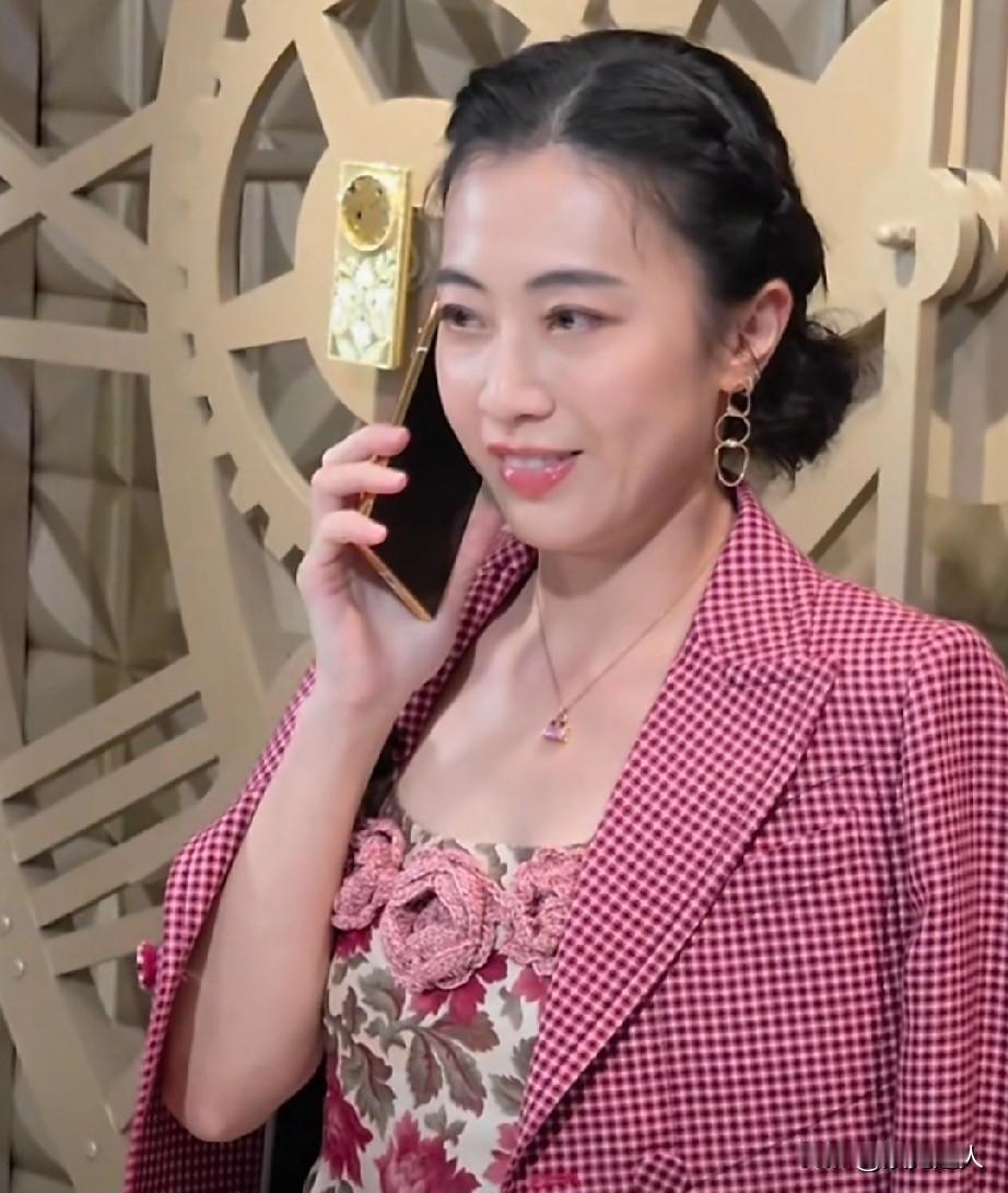 为什么关之琳、李嘉欣都没留住刘銮雄，最后赢的是长相普通的甘比？46岁的她出席