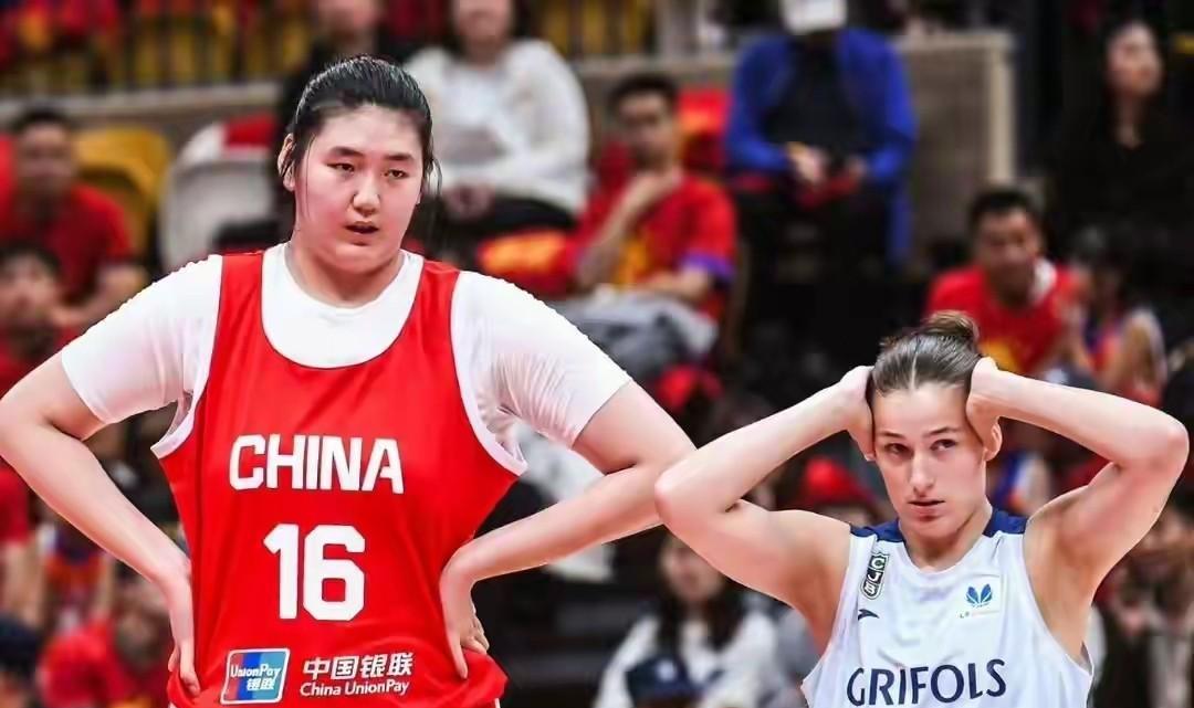 最会给她传球的这次没在国家队，所以张子宇表现看似下降，上次张子宇首次进入国家队，