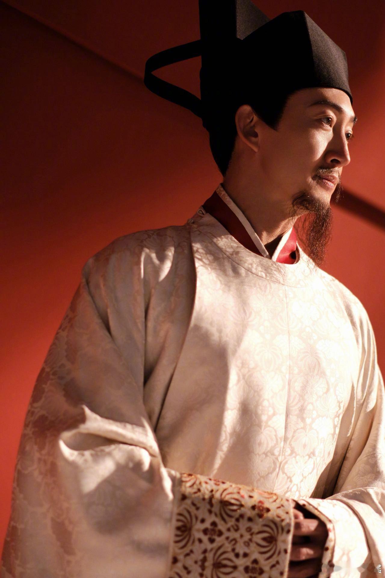 王阳古装新皮肤被的古装新皮肤惊艳到失语！和之前电视剧里的模样判若两人，这古装扮