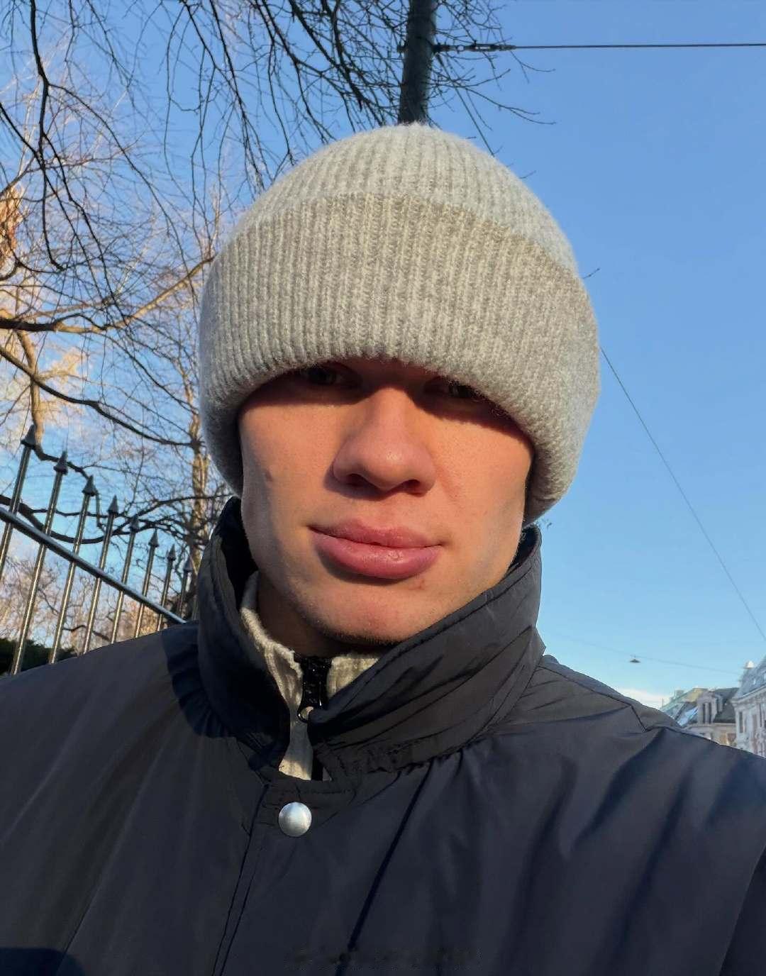 【北境之王】从奥斯陆回到曼彻斯特的，更新个人IG，多图配上文字：Winteri