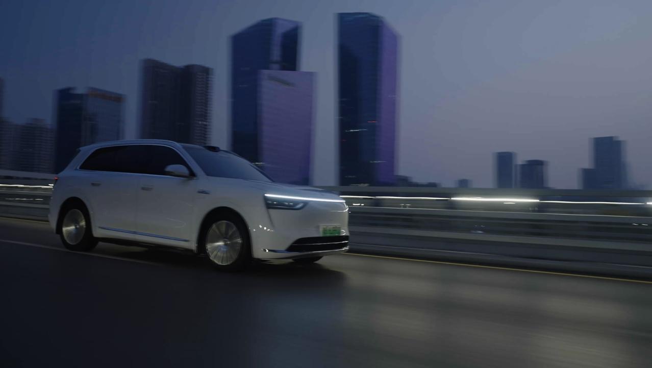 成年人的“回家自由”，是问界M8给的底气以前总说“等有空就回家”，可空闲没等到