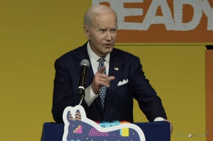 拜登致特朗普——我很生气！美国前总统拜登在内布拉斯加州的一次活动中向美国现任