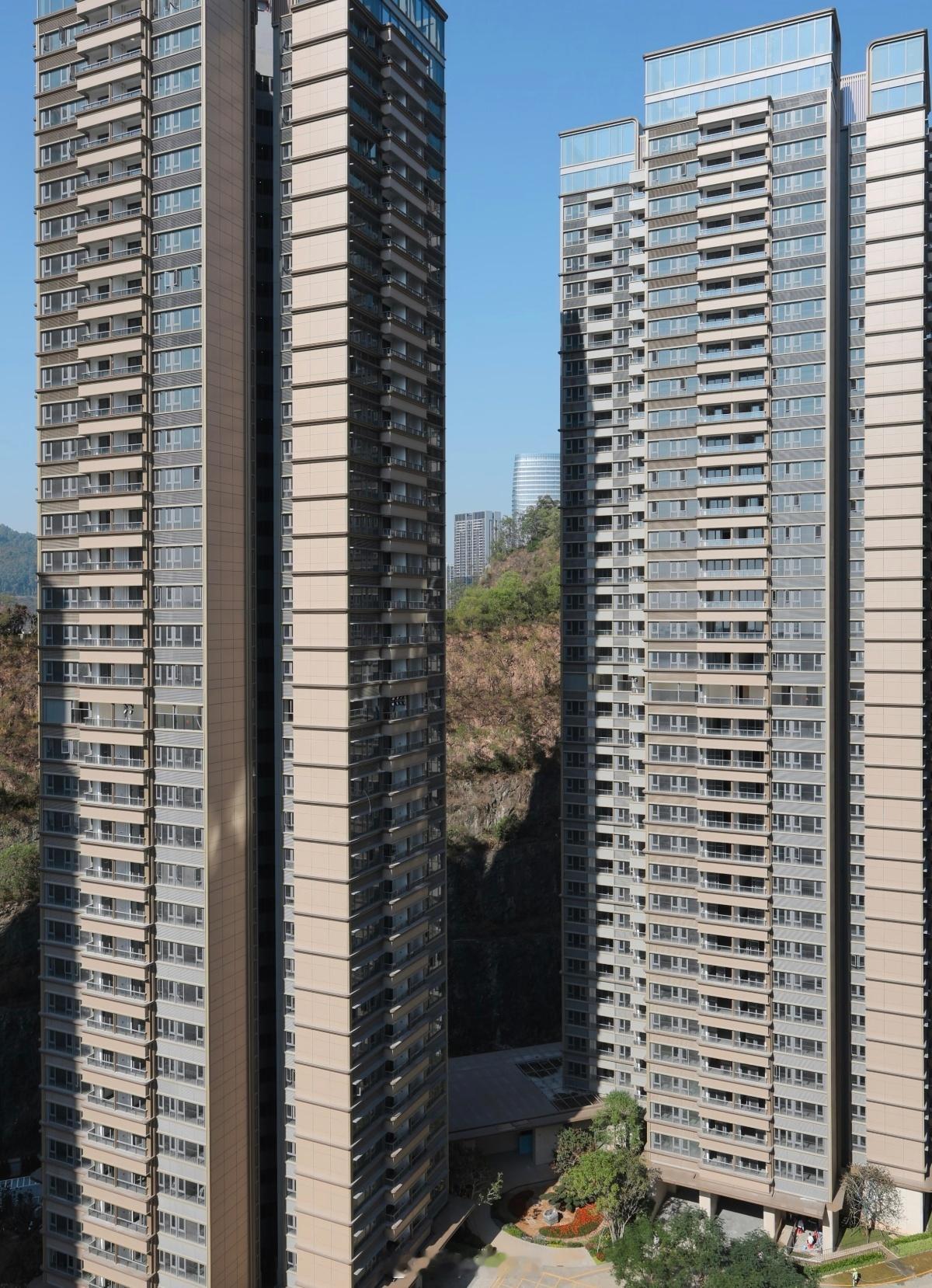 南山赤湾深铁熙府人才房，均价5.9万，35层4梯8户，马上交房了，不过还得限售1