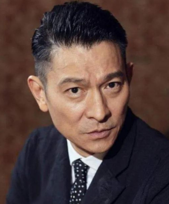 2007年，刘德华收到一封内蒙古的粉丝来信：“我很穷，这辈子都看不起你的演唱会，