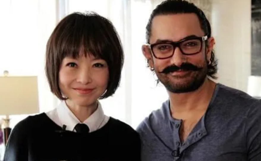 有一次，鲁豫去印度采访阿米尔·汗，为尽地主之谊，阿米尔·汗请她吃了手抓饭。结果鲁