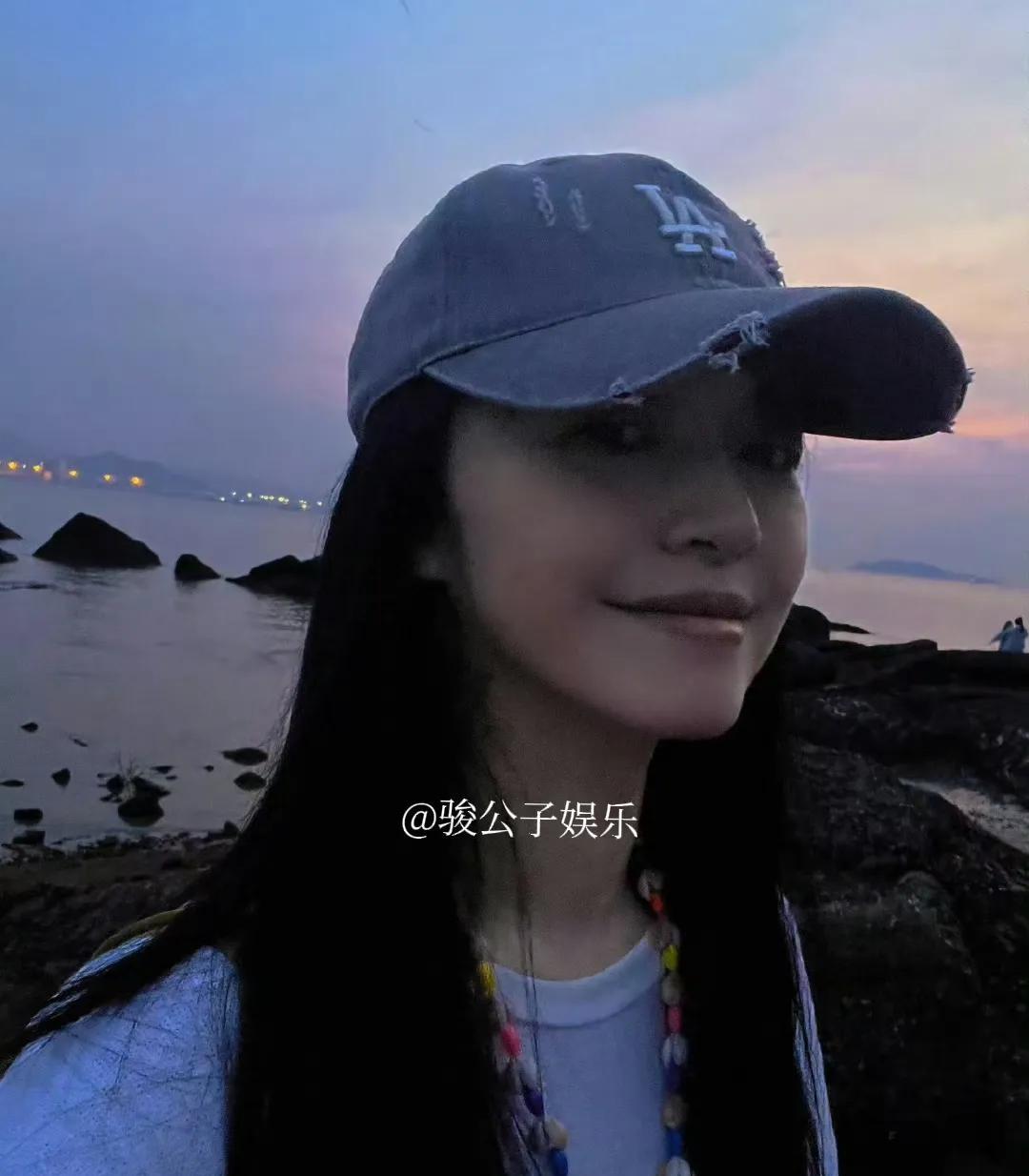 #姚晨五一带子女在厦门赶海#哇，好羡慕姚晨啊！回乡赶海，这种惬意的生活简直像做