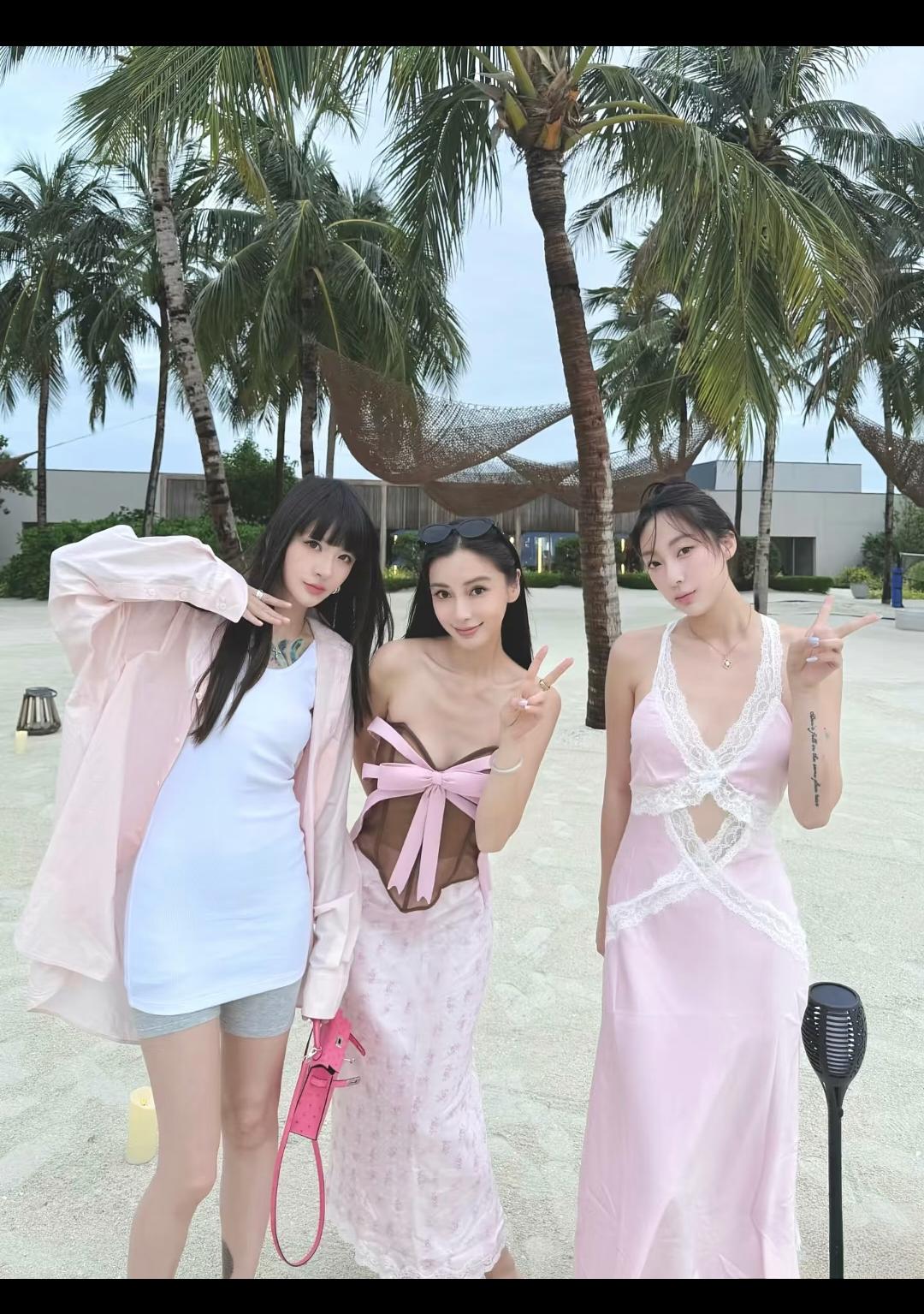 自己老婆这么漂亮不知道珍惜！现在离婚了又满世界的找她的高仿，有点莞莞类卿的意思