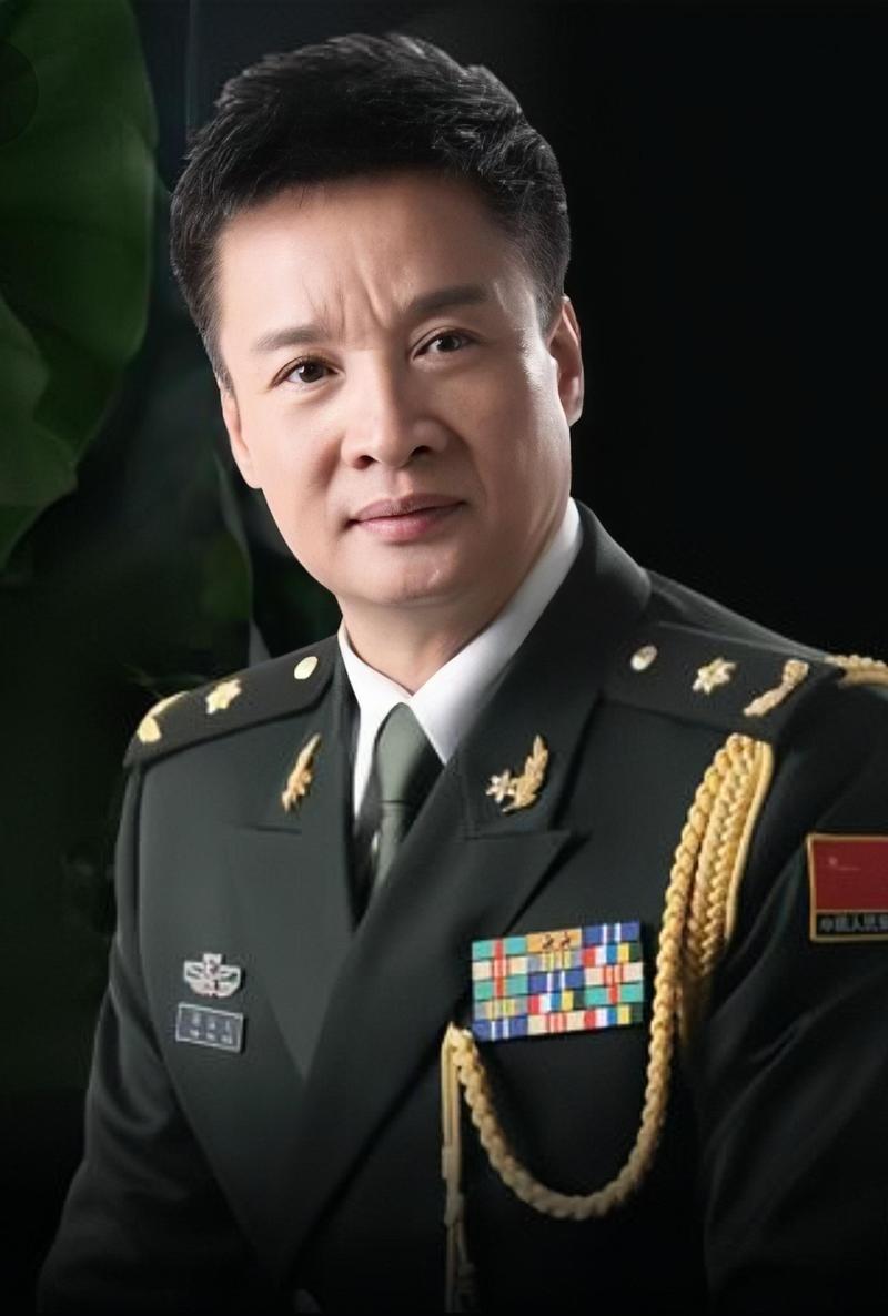 歌手阎维文曾说过，有次女儿跟女婿吵架了，女儿哭着跑来向我告状，两眼闪着泪水，委屈