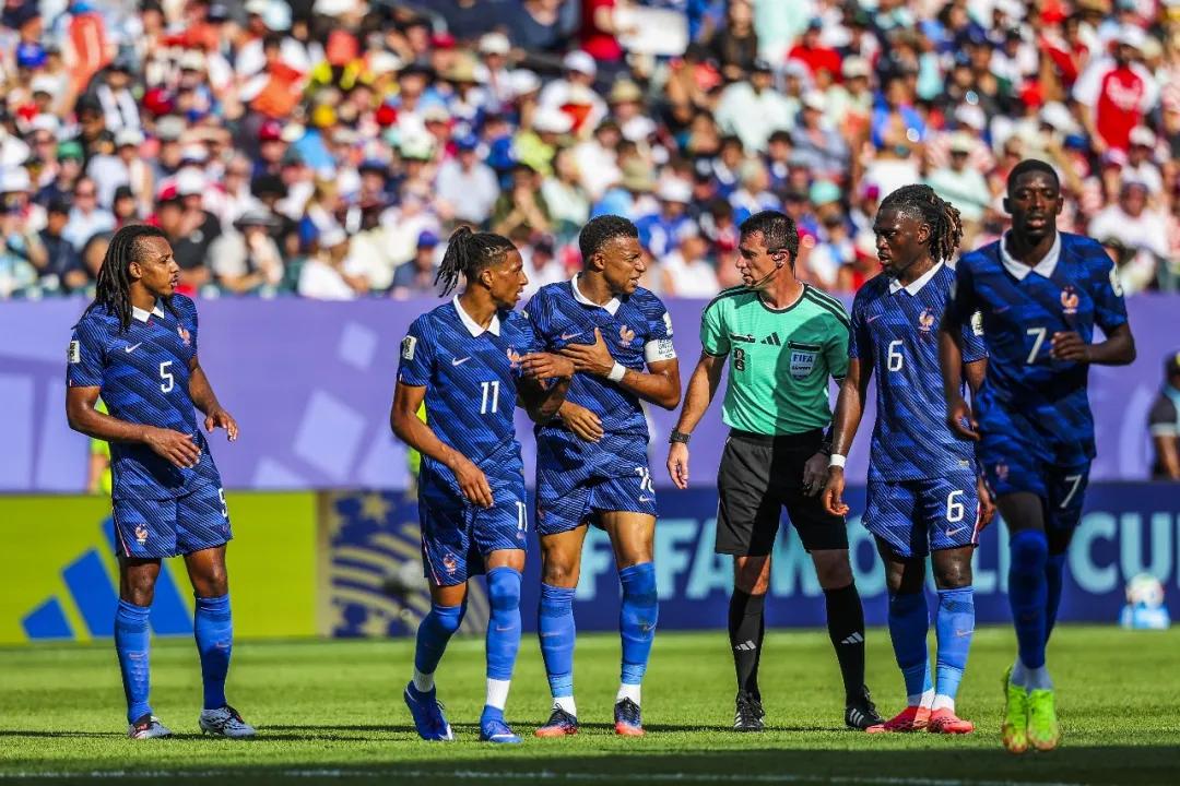 世界杯归化成主旋律，国足该抄谁作业？2026美加墨世界杯，归化已成主旋律——法