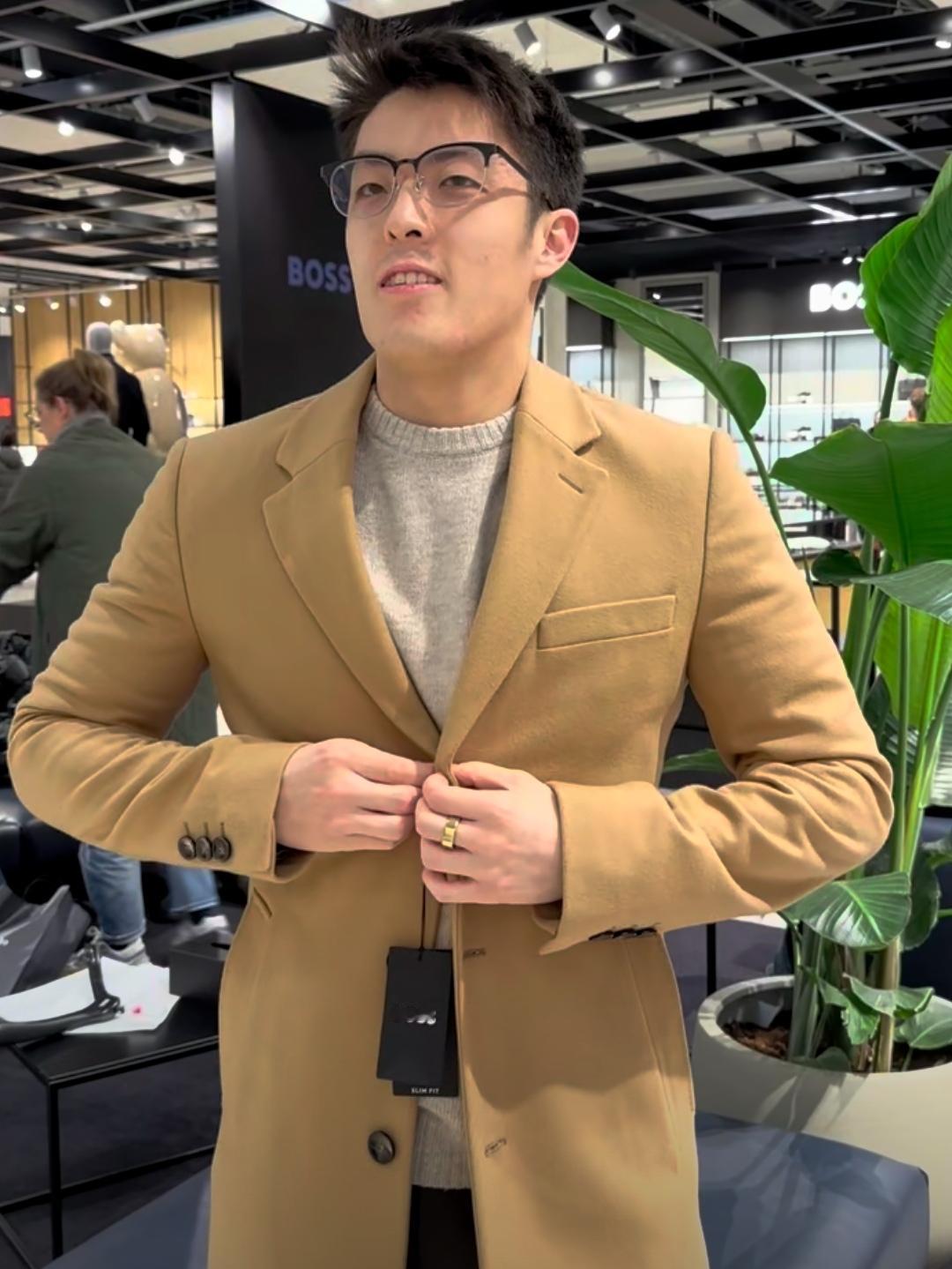 总感觉邱党的私服衣品很不错，公众假期的邱党去游泳、去徒步、去逛街，像个孩子一样快