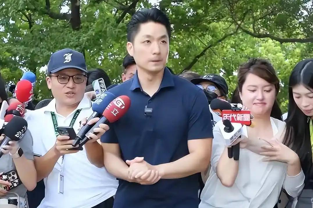 但蔡康永这事儿，翻车翻得有点别致，而台北市长蒋万安的反应，比当事人还快还急。