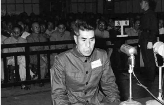 1957年，抗战老兵徐永卿到上海出差，途中遇到了一个“熟人”，他脸色瞬间就变了，