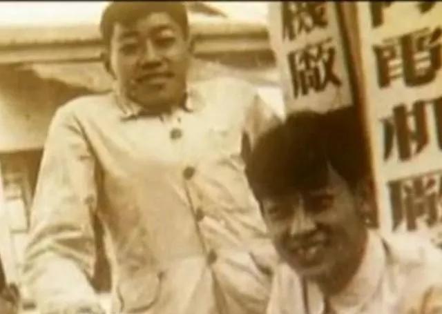 1967年，福建煤矿地，男人心脏病突发，他抓着兄弟的手，哀求道：“我不行了，最放