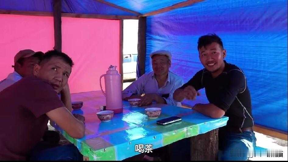 有位博主去蒙古国旅游，就是要证明一下当地是否对日本人更友好。当他走进一个简易的