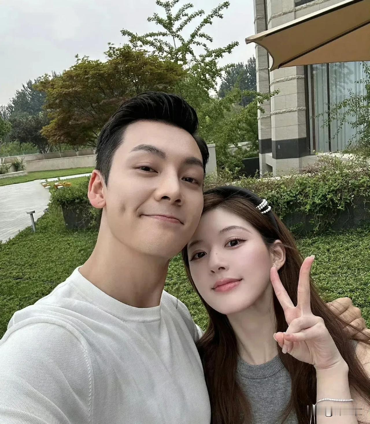 许我耀眼会火，我感觉是天时地利人和，首先演员很加分的，露思不用说自带热度，陈伟霆