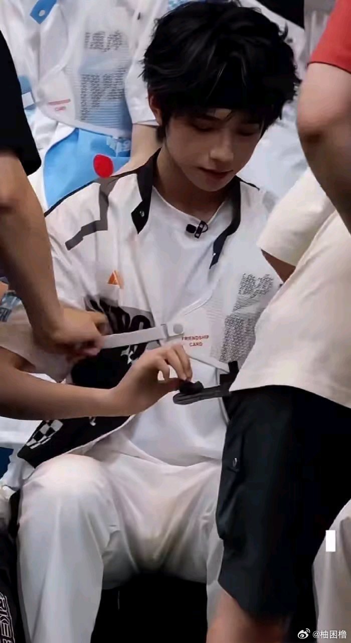 #王橹杰##王橹杰我们的少年时代2#🍃#王橹杰付彬言#哥哥我就一颗心我把它给你好不好​