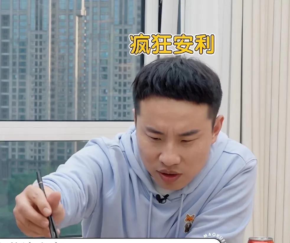 徐志胜给李雪琴夹鱼脸上的肉，说这肉嫩，李雪琴立刻拒绝：“我不敢吃，我害怕，太滑溜