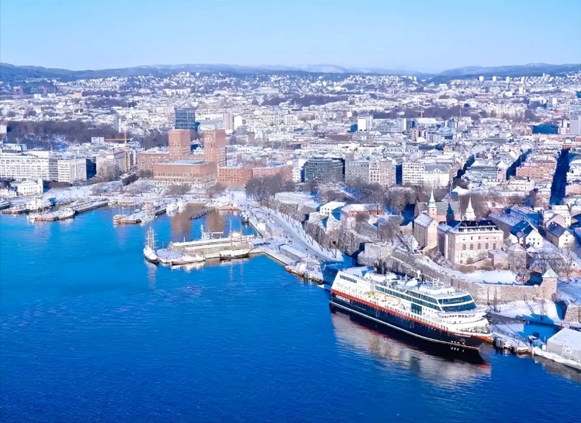 美国撒钱都不好使！最近有个挺有意思的事，美国想拉拢格陵兰岛加入自己，甚至琢磨着给