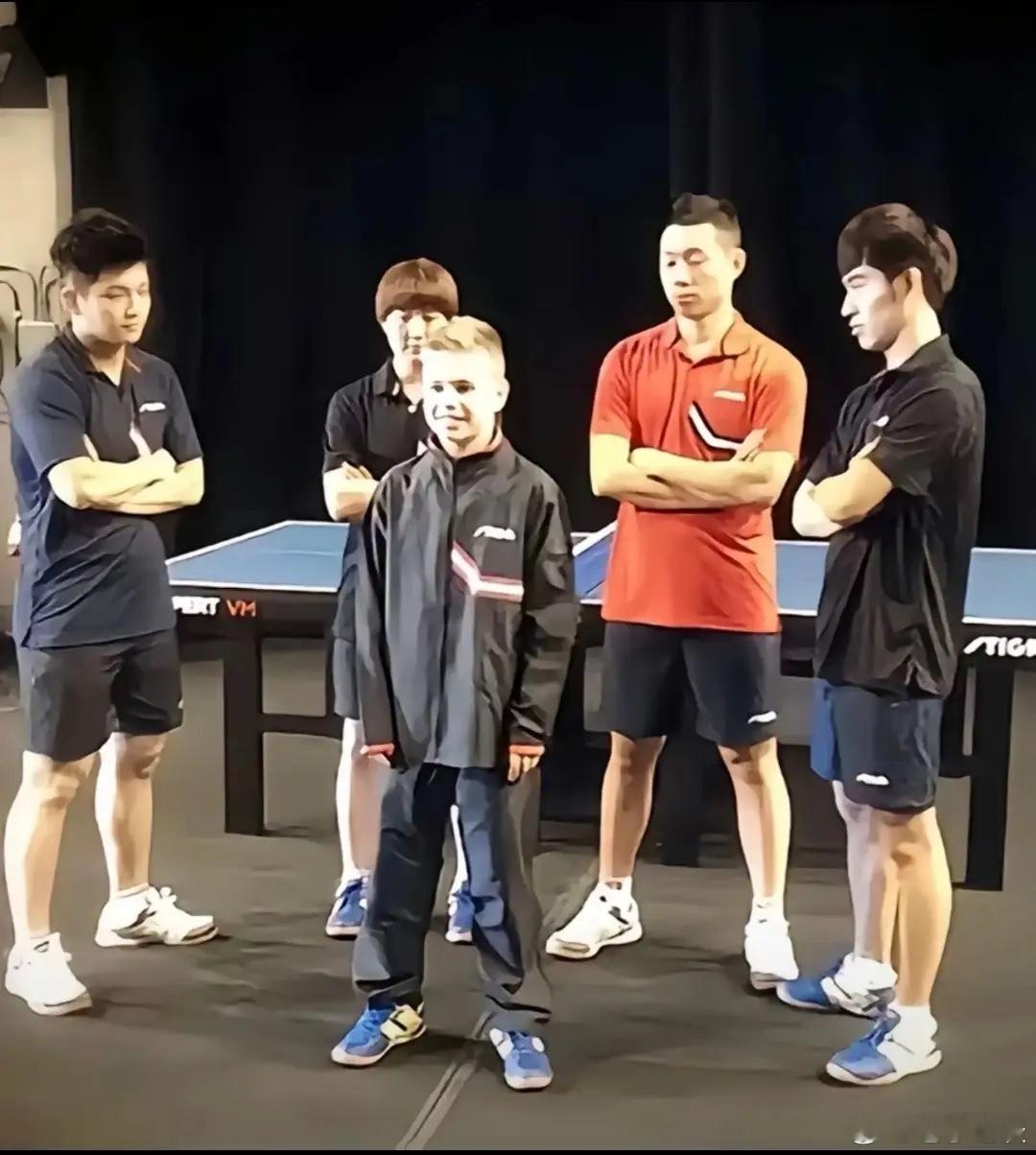 莫雷加德从小就被这么多国乒明星宠着，怪不得球能打的这么好。莫雷加德年少成名，世少