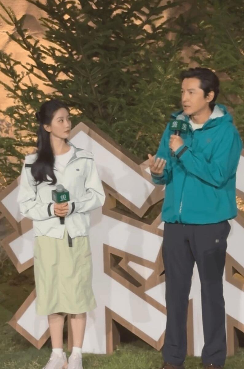 胡歌与刘诗诗活动同框似兄妹重逢​​​
