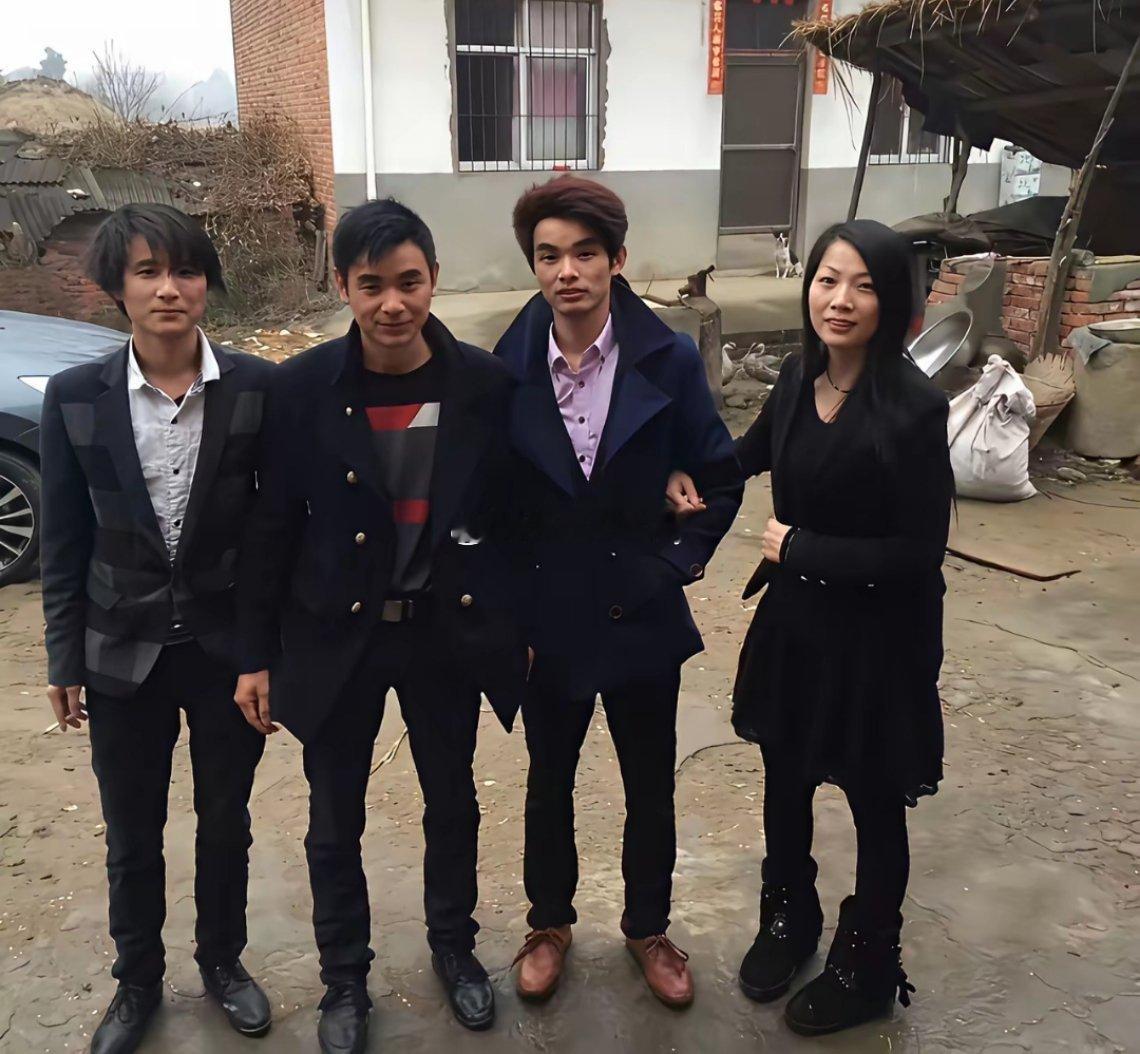 三个弟弟用事实证明，男人好像确实老得更快。​​​