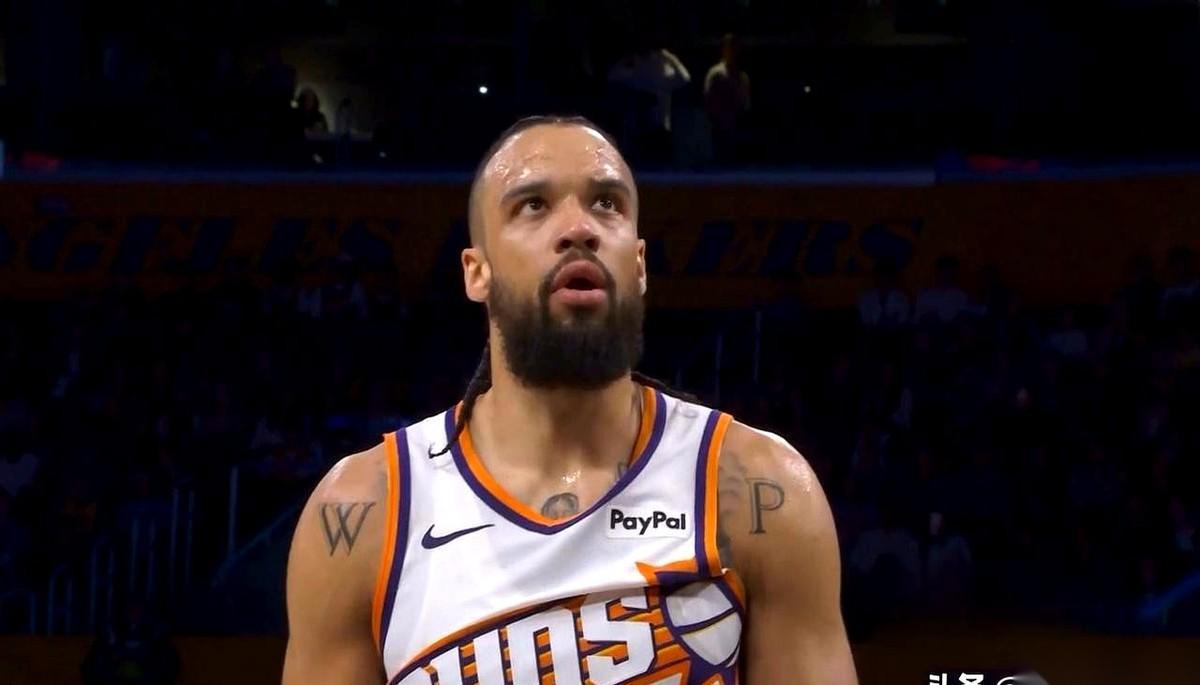 赛后，亚历山大走到话筒前，眼神里带着光。记者话还没问完，他直接抛出一句：“狄龙走