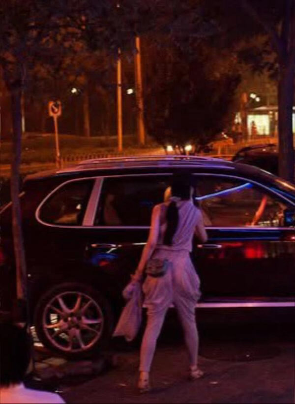 网友偶遇刘亦菲和她母亲